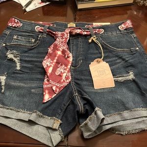 True Craft Mid rise jean shorts. Bandana waist design.